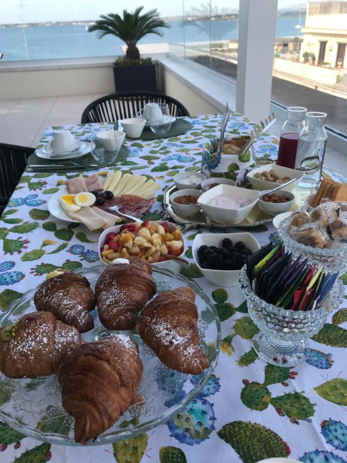 La Terrazza Sul Porto Bed & Breakfast Сиракуза Екстериор снимка