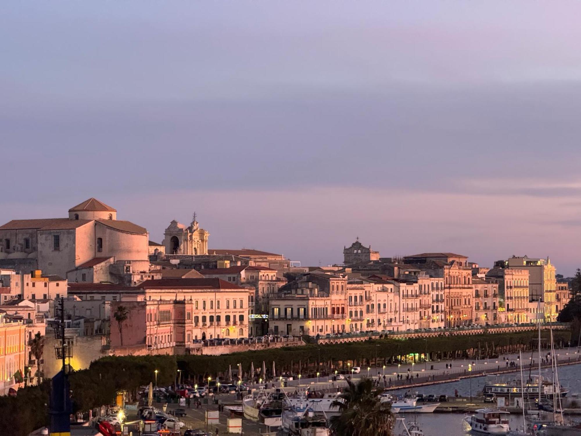 La Terrazza Sul Porto Bed & Breakfast Сиракуза Екстериор снимка