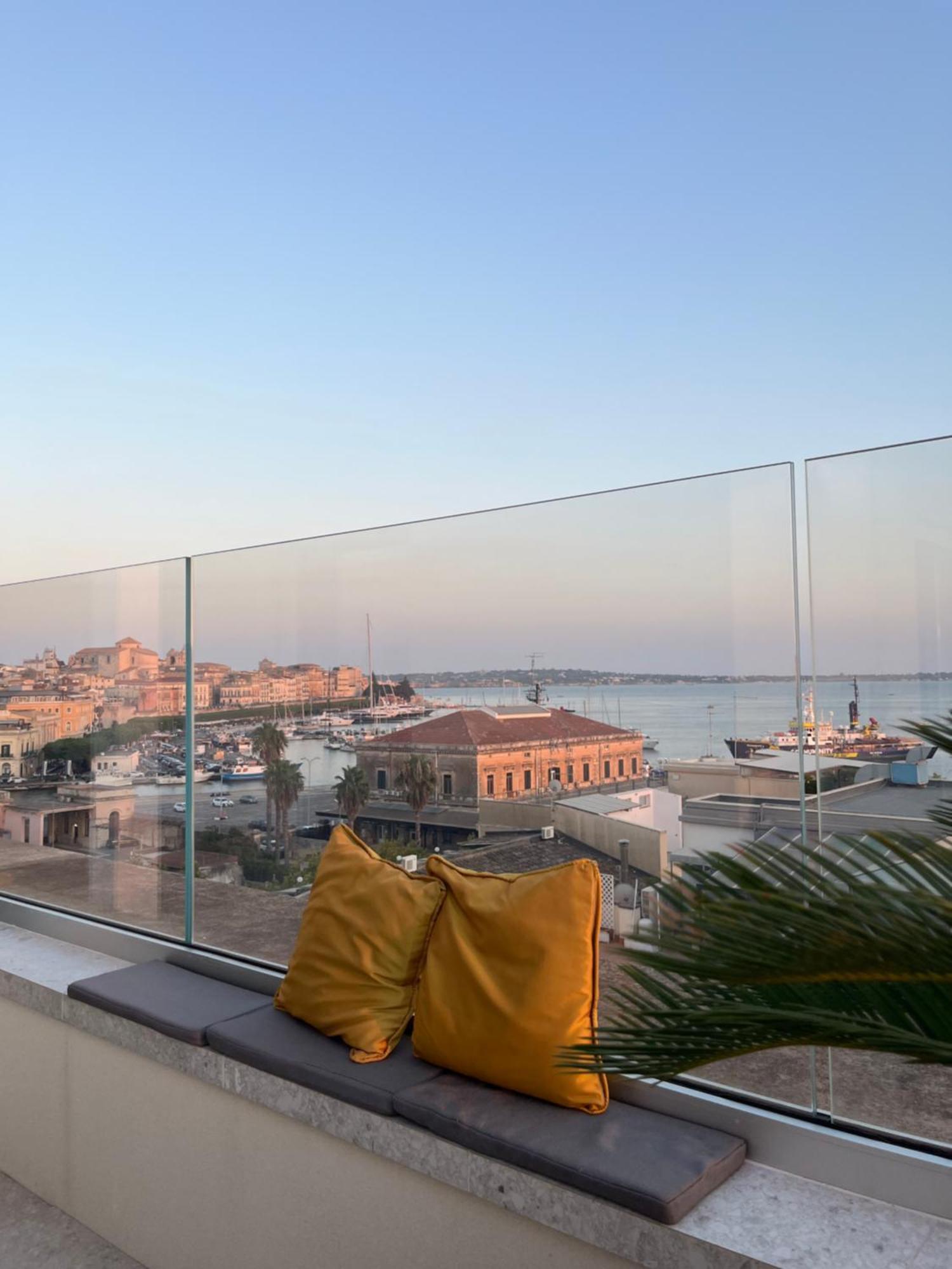 La Terrazza Sul Porto Bed & Breakfast Сиракуза Екстериор снимка