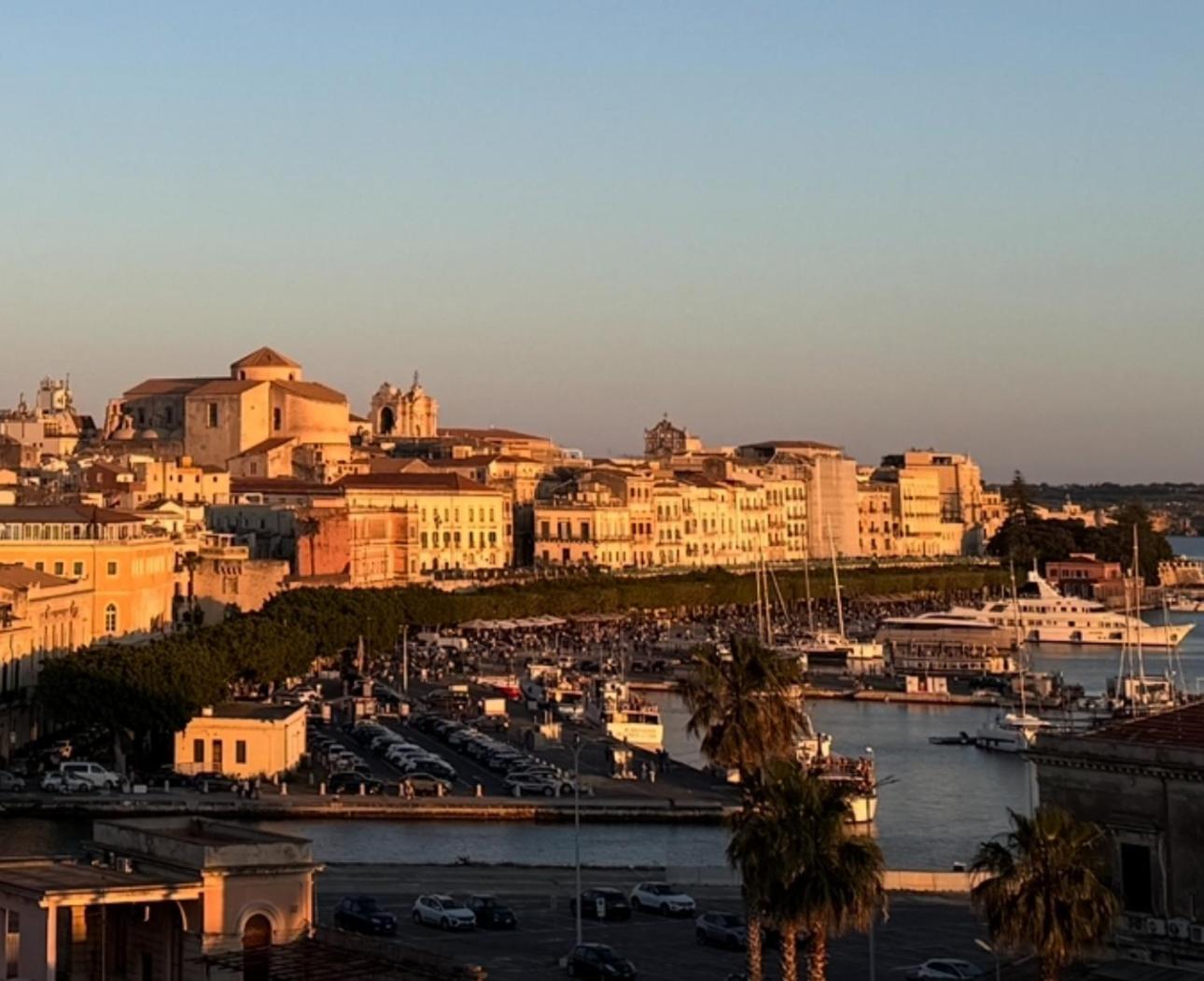 La Terrazza Sul Porto Bed & Breakfast Сиракуза Екстериор снимка